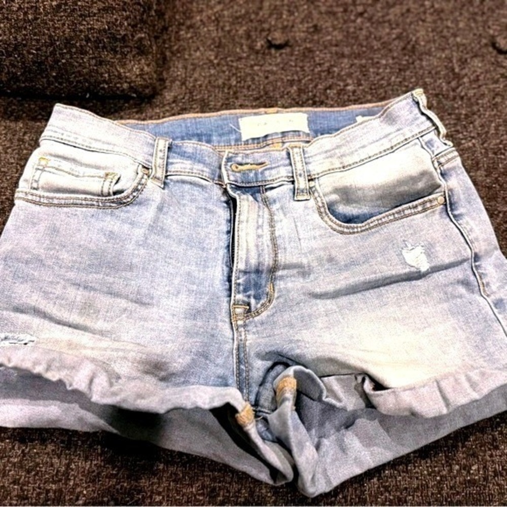 PacSun Womens Light Wash Distressed Cuffed Denim Shorts Mid Rise Size 26
